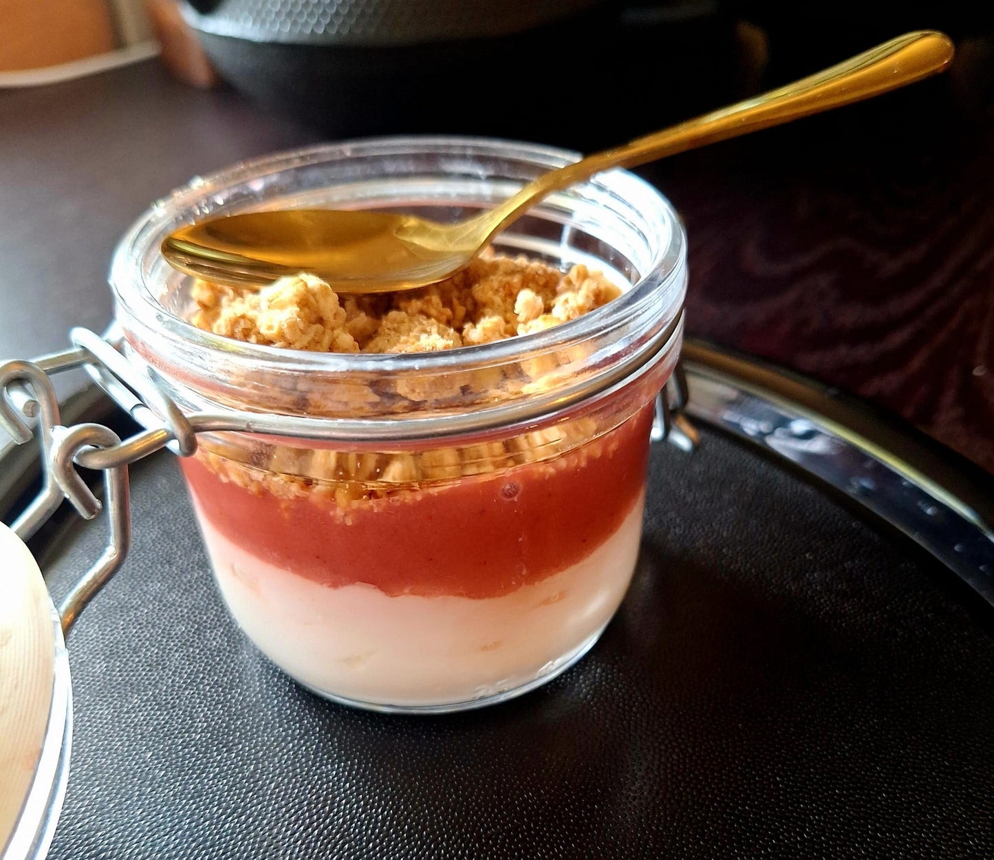 Beeren-Granola-Joghurt