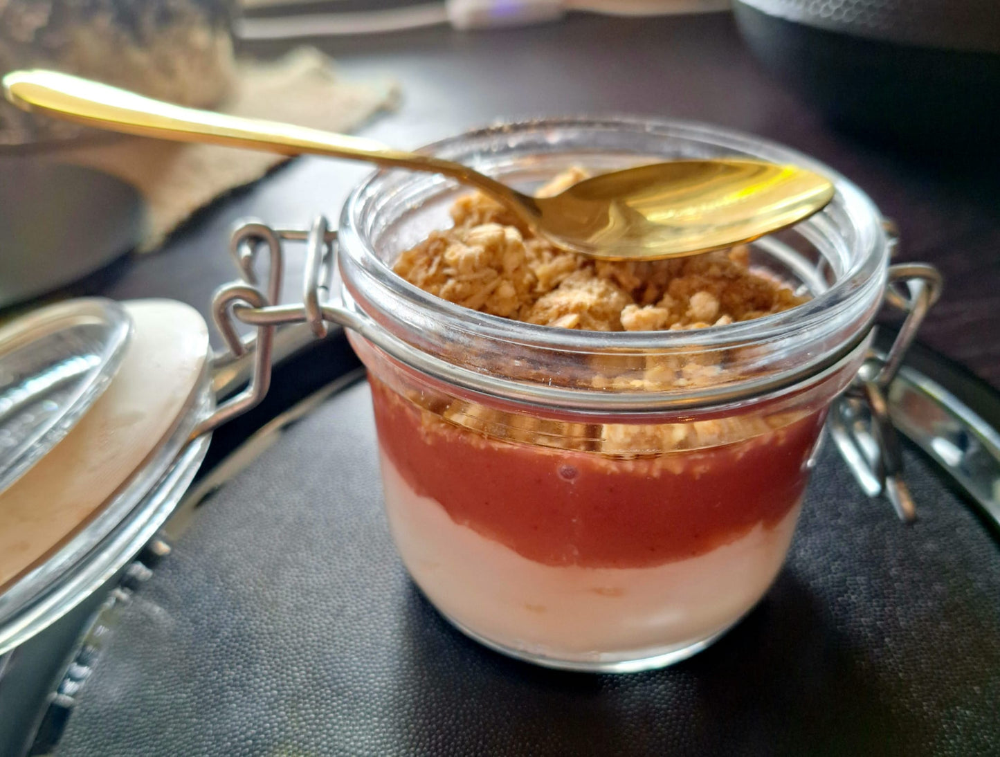 Beeren-Granola-Joghurt