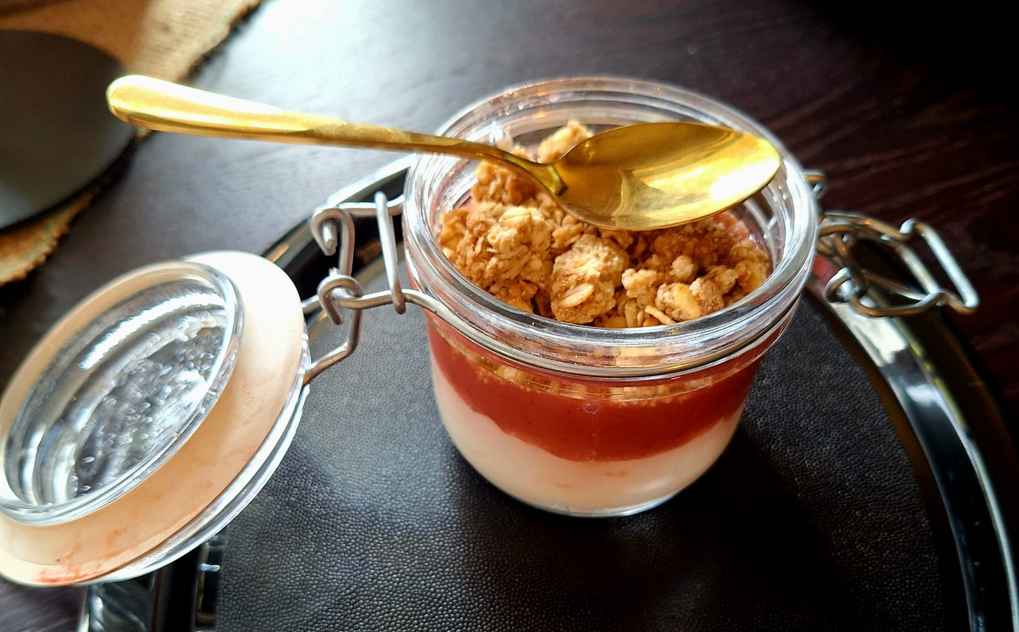 Beeren-Granola-Joghurt